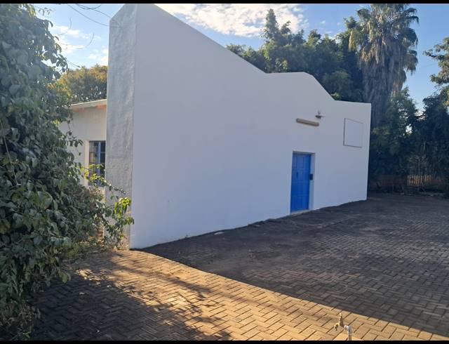 190M² BUILDING FOR SALE IN BRITS CENTRAL